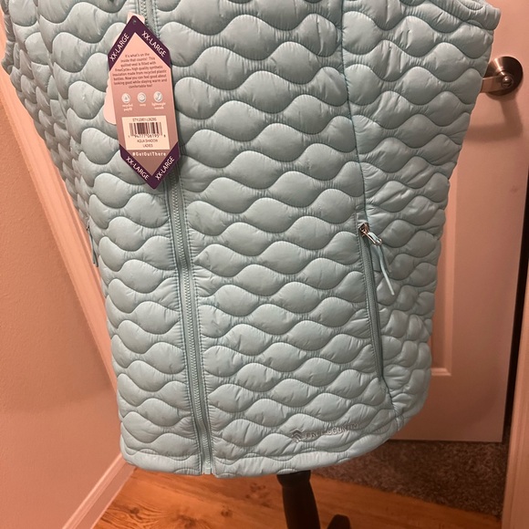 Quilted vest by “Free Country “. This vest is nwt. - Picture 2 of 5